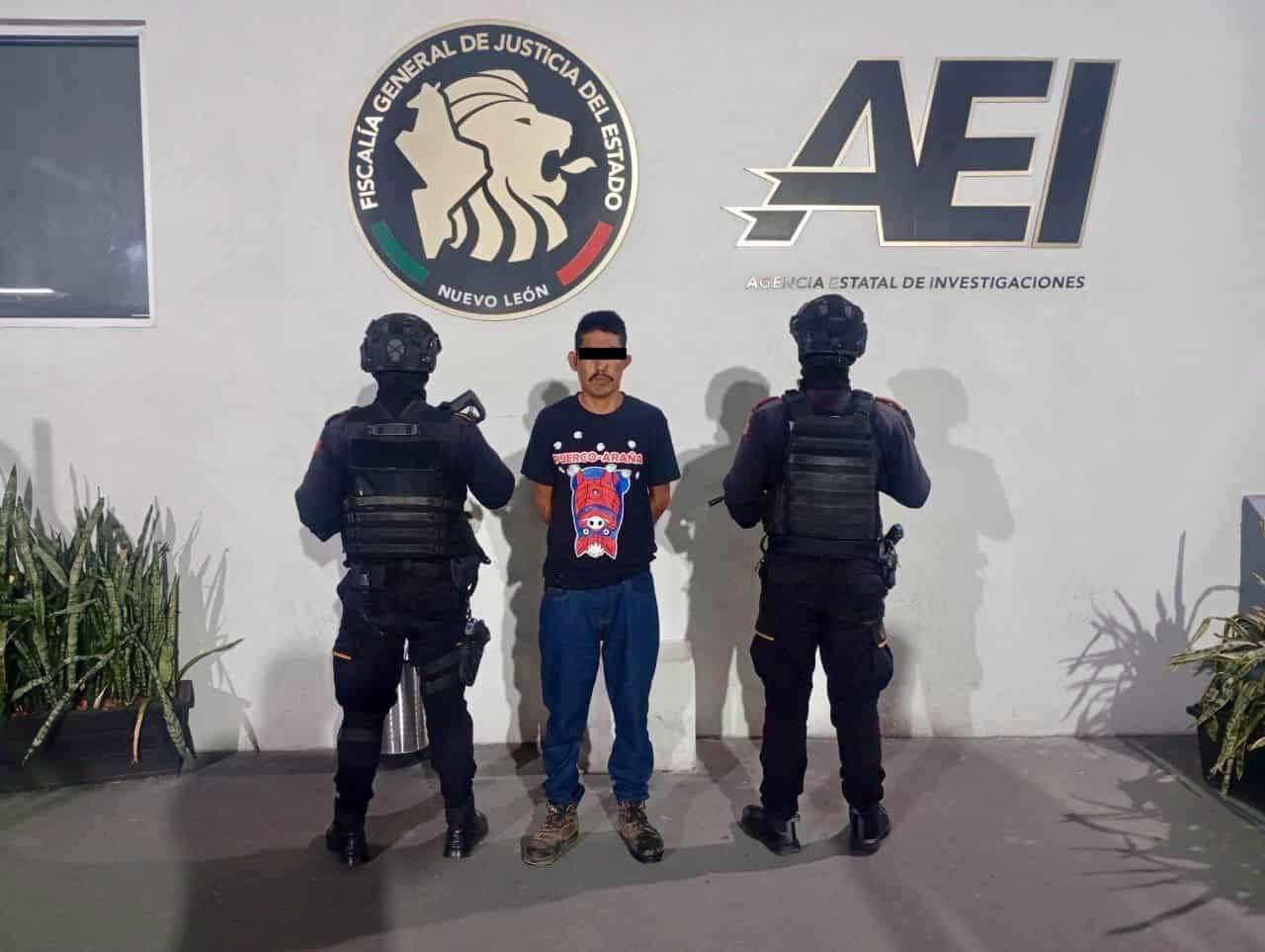 Después de que tratara de evitar el arresto de otra persona; un hombre identificado como generador de violencia, fue detenido por policías de Fuerza Civil, en el municipio de Linares.