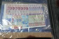 Asaltan tienda; los detienen