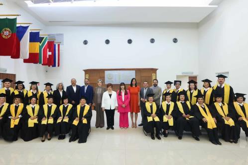 Concluyen diplomado de la Universidad para Mayores de la UANL