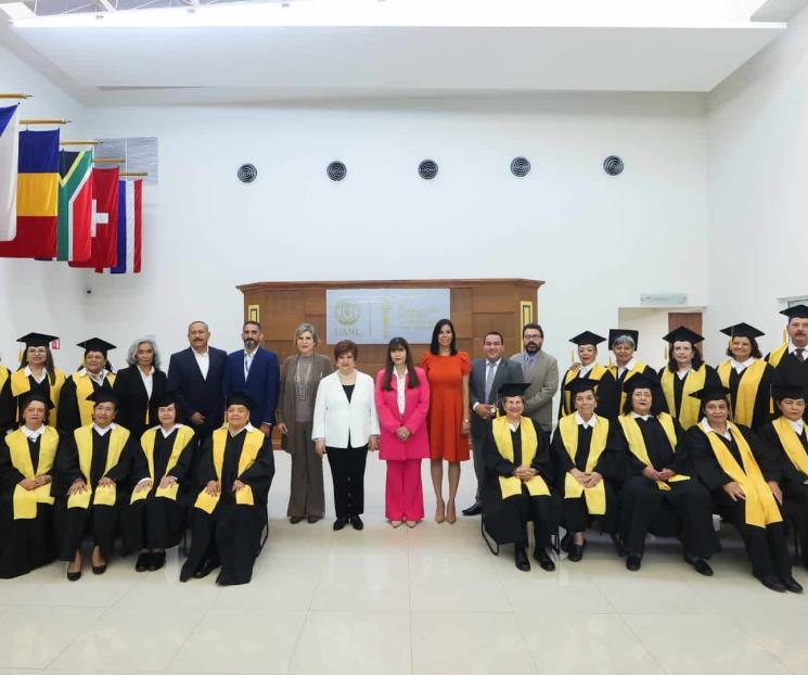 Concluyen diplomado de la Universidad para Mayores de la UANL