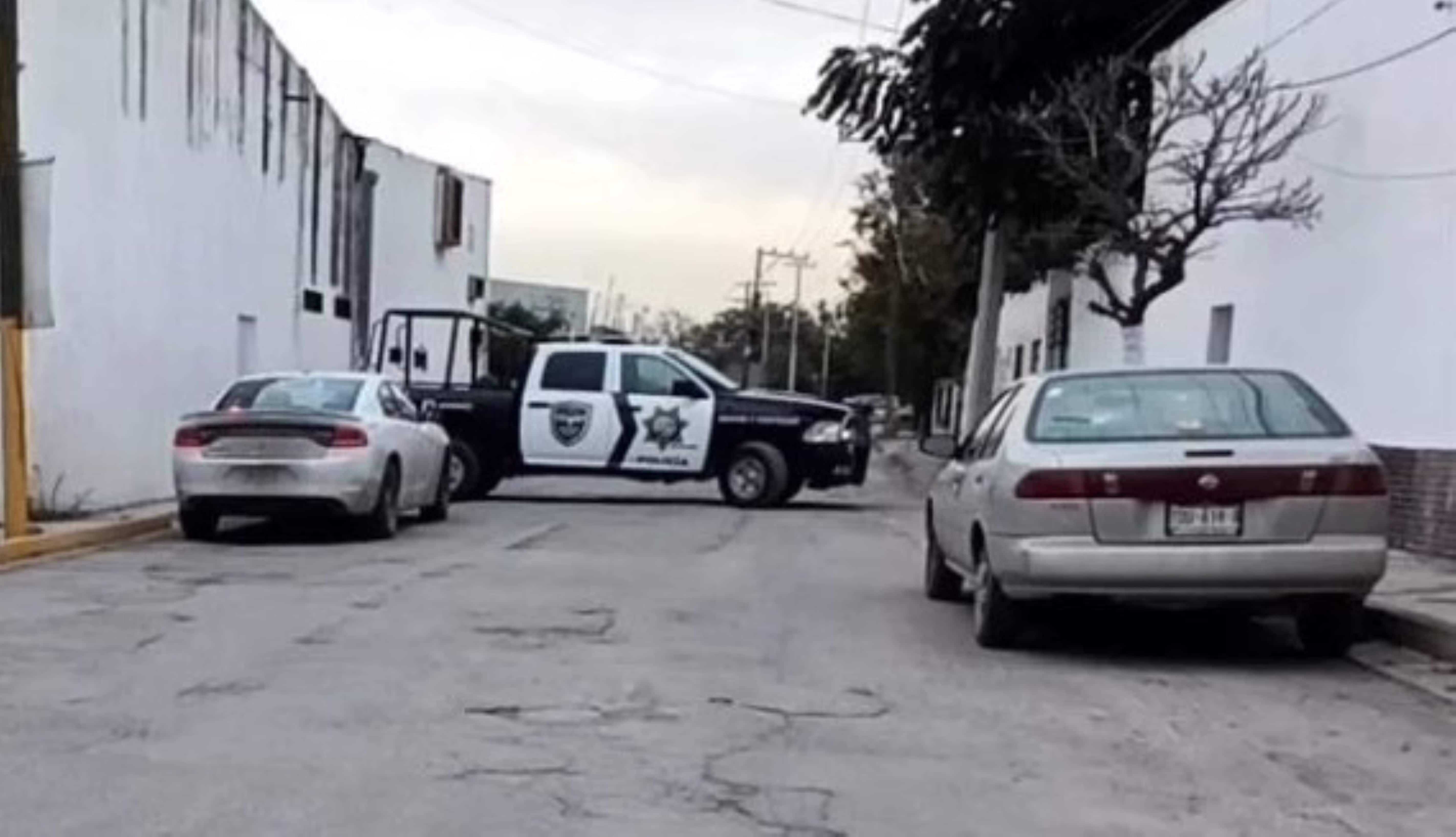 A unos minutos de salir de su domicilio, un joven fue ejecutado la madrugada de ayer en calles de la Colonia Paseo del Nogalar (Fomerrey 11), municipio de San Nicolás.