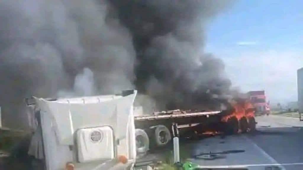Arde tráiler en Galeana Arde tráiler en Galeana