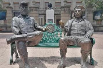 Historiador critica retiro de estatuas de Fidel Castro y El Che