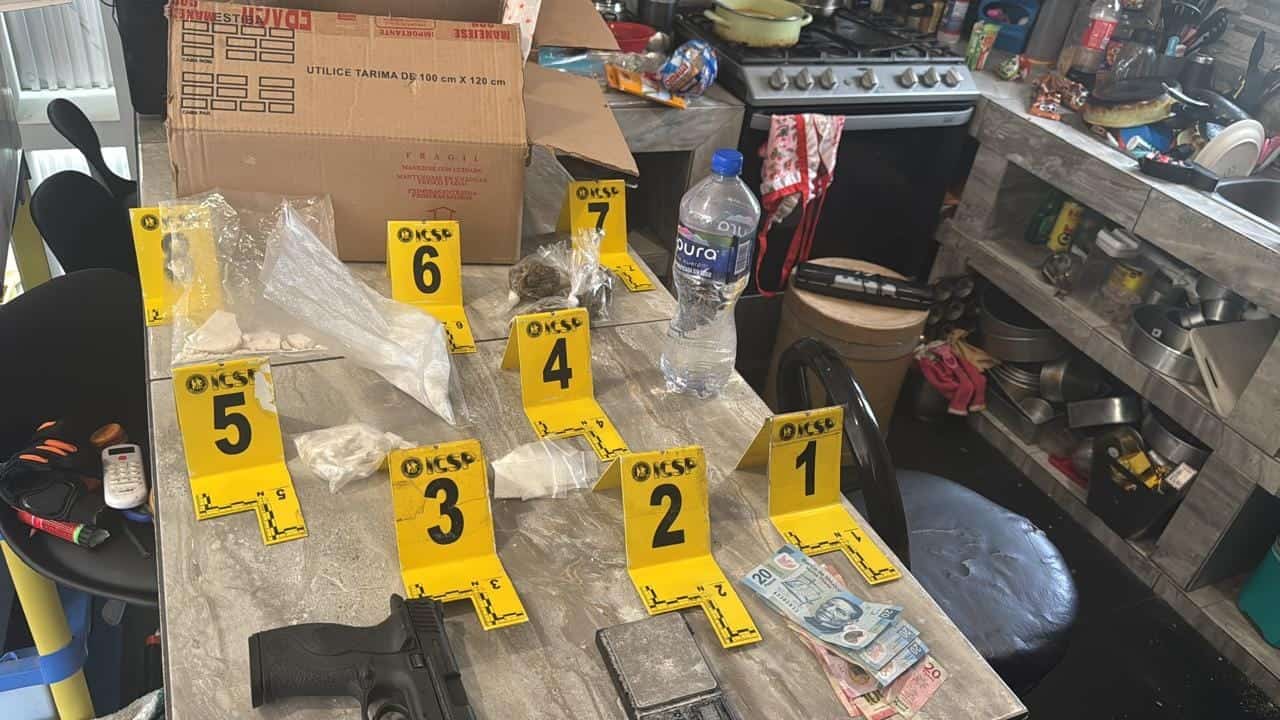 Cinco detenidos armamento y droga fue el resultado de un cateo a un domicilio realizado por agentes ministeriales, al sur de la ciudad.