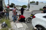 Impacta moto contra auto