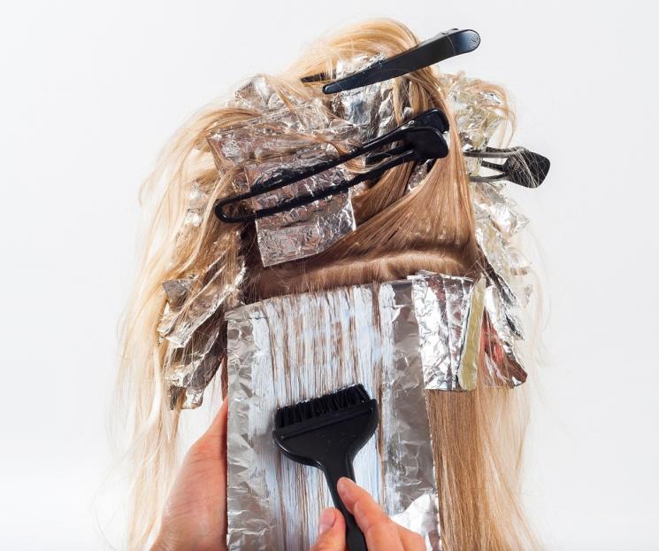 Consejos para cubrir las canas en casa sin cometer errores