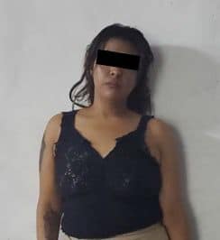 Dos personas fueron detenidas por presunta posesión de drogas en calles del municipio de Santa Catarina.