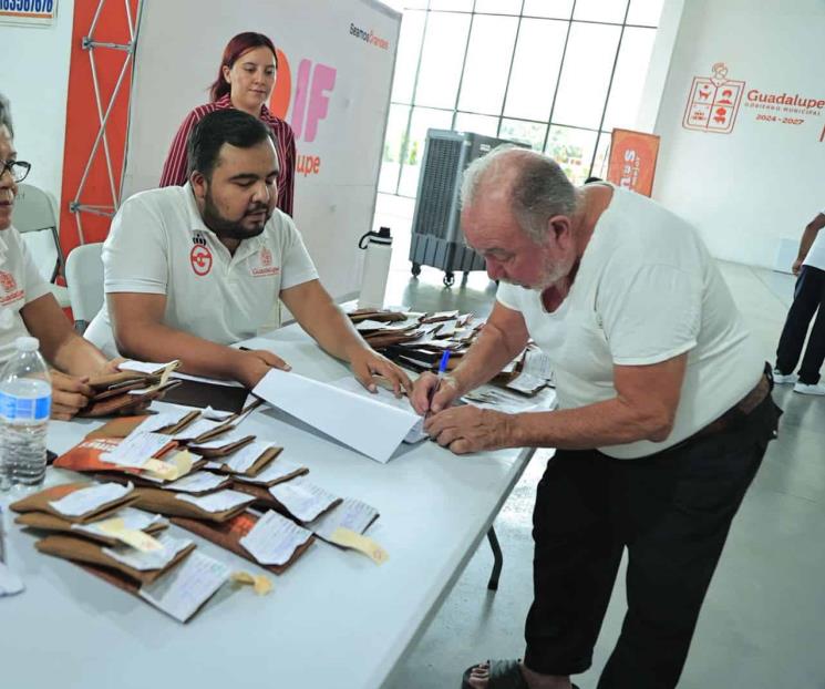 Entrega DIF Guadalupe 100 pares de lentes