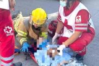 Fallece al estrellarse contra grúa