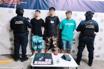 Detienen a tres con droga