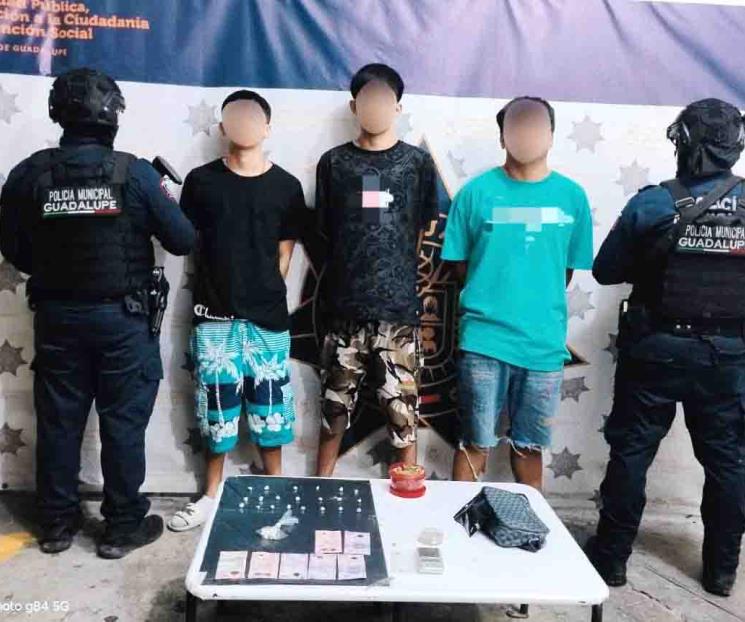 Detienen a tres con droga Detienen a tres con droga