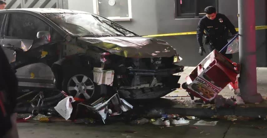 Embiste veh&iacute;culo a multitud en Los &Aacute;ngeles; hay 30 personas heridas