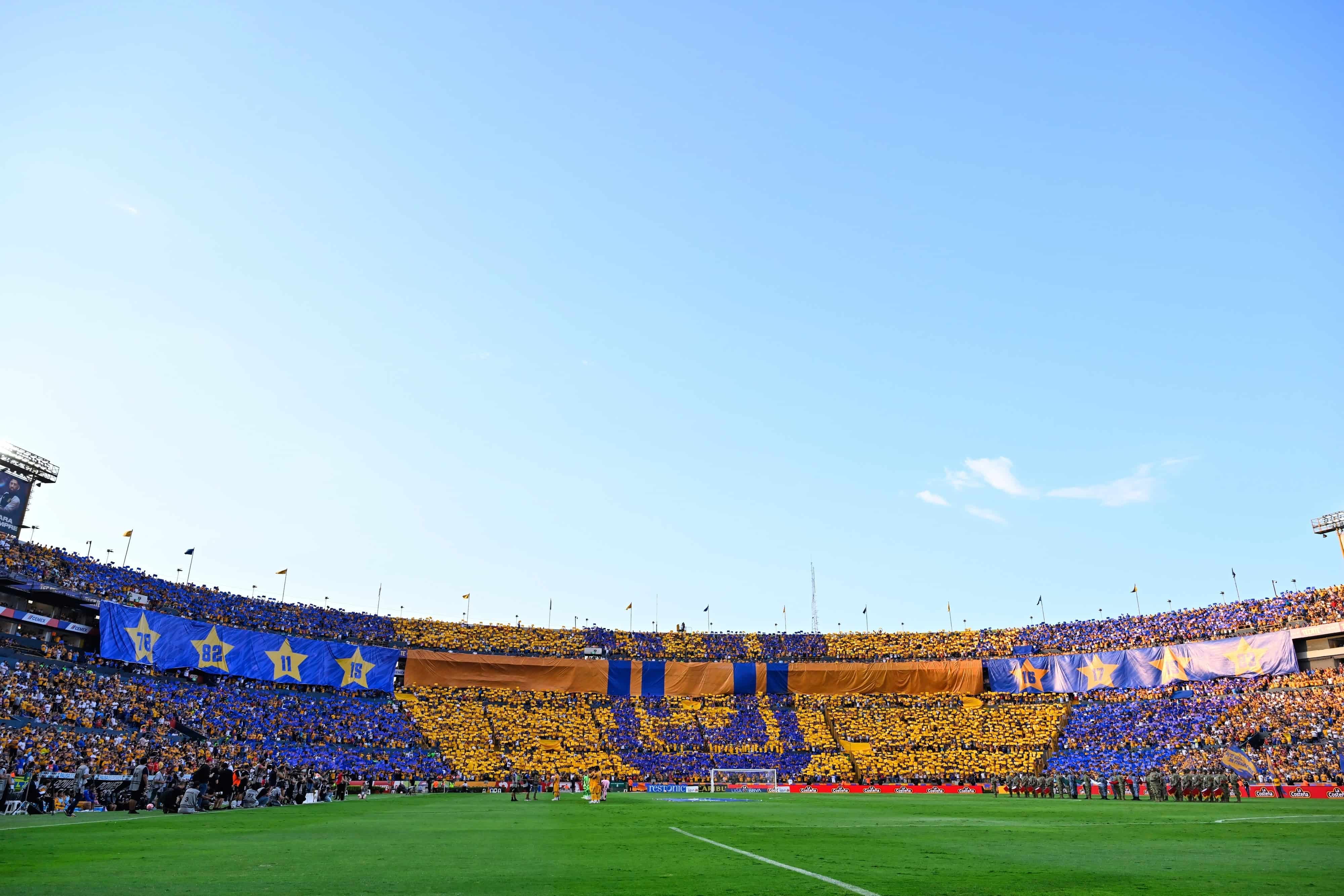 Estadio Universitario.