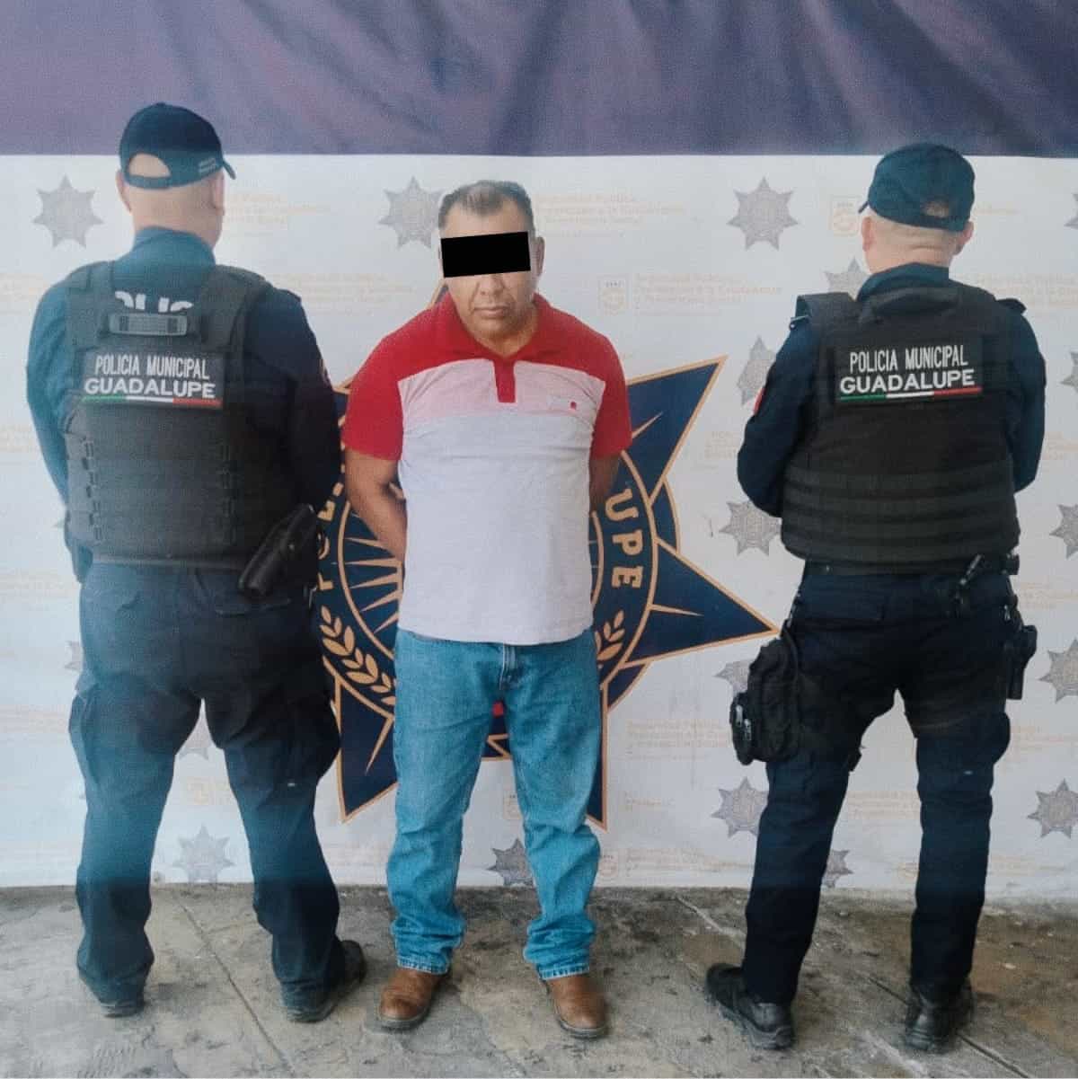 A menos de 13 horas de haberse reportado el robo de un vehículo, policías de Guadalupe detuvieron al presunto responsable, luego de una persecución que culminó en el municipio de Juárez.