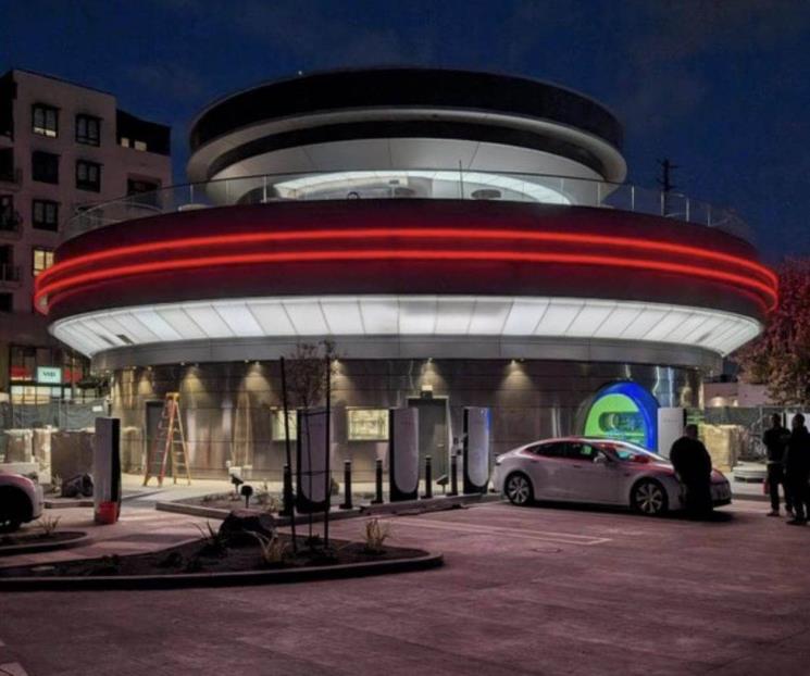 Lanza Tesla restaurante retro-futurista en Los Ángeles Lanza Tesla restaurante retro-futurista en Los Ángeles