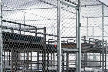 Encierran a mexicano en "Alcatraz de los Caimanes"