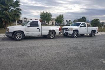 Ingresan con armas de fuego a finca y se apoderan de dos camionetas