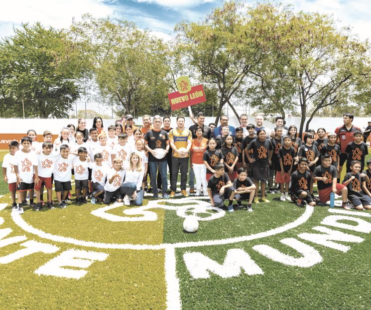 Entrega NL en un mes 146 canchas deportivas en planteles escolares