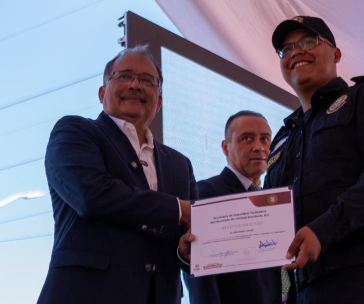 Encabeza Andrés Mijes graduación de Academia de Policía en Escobedo Encabeza Andrés Mijes graduación de Academia de Policía en Escobedo