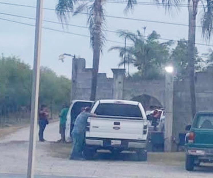Choca su camioneta contra palmera y muere Choca su camioneta contra palmera y muere