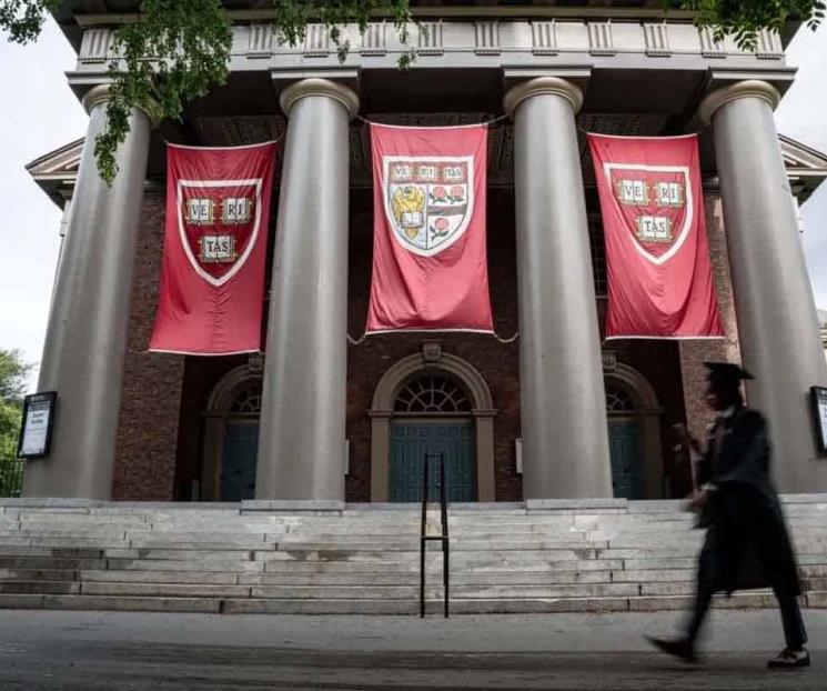 Harvard y Trump luchan por fondos federales ante tribunal