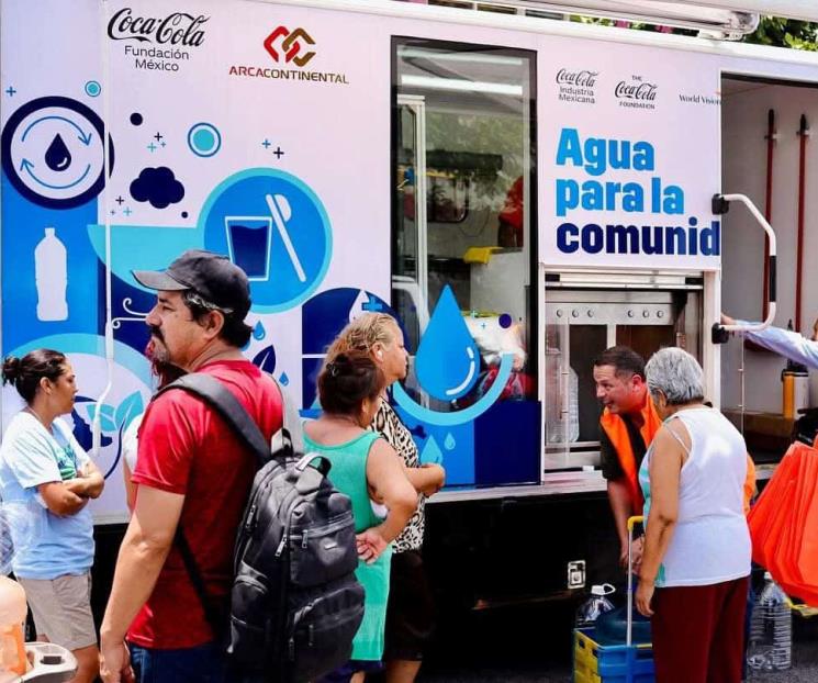 Llevan &acute;Agua para la comunidad&acute; al Topo Chico