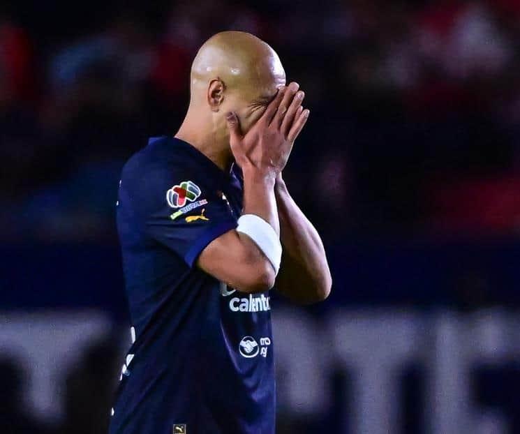 No fue mi intención herir ni dividir: Chicharito