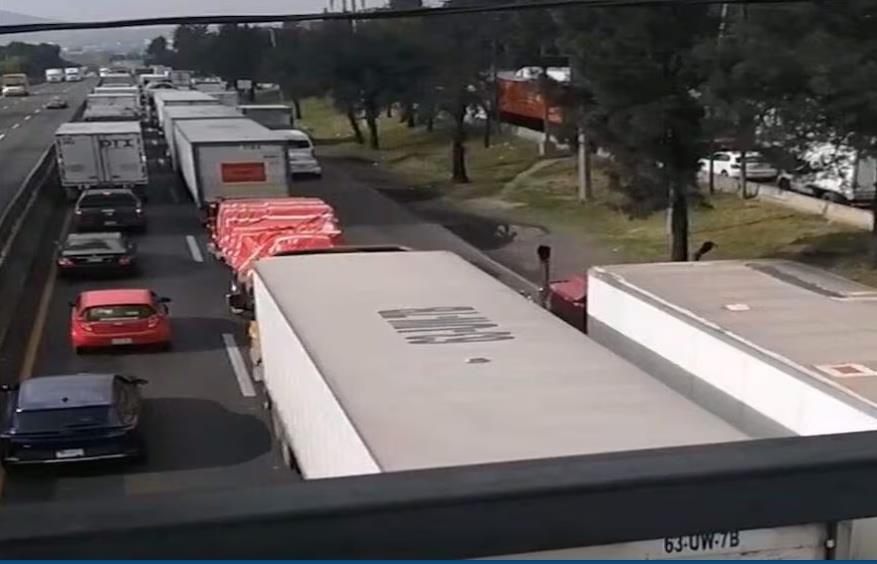 Suman 24 horas de caos en la México-Querétaro Suman 24 horas de caos en la México-Querétaro