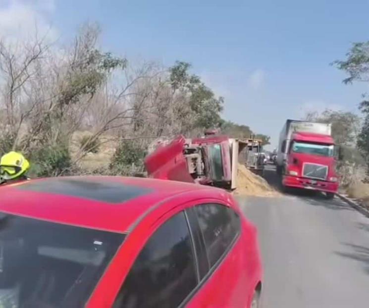 Deja choque y volcadura a mujer embarazada herida