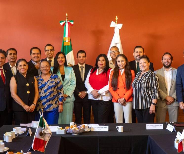 Se re&uacute;ne Miguel Flores con diputados federales; faltan panistas