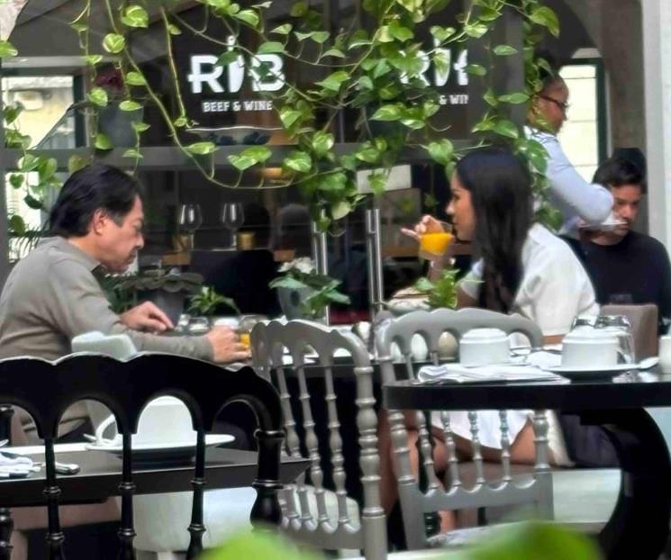 Captan a Mario Delgado en hotel de lujo en Portugal