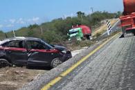 Deja dos lesionados volcadura de auto