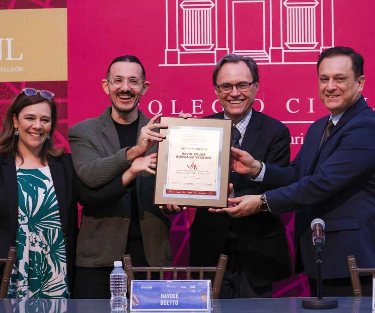 Recibe Premio Iberoamericano de Poesía Minerva Margarita Villarreal