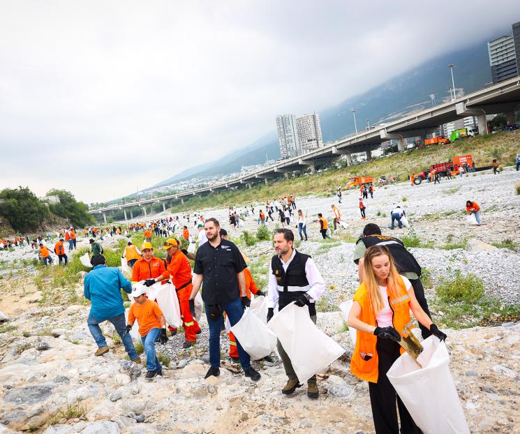 Retiran del río Santa Catarina más de 3 toneladas de residuos
