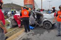 Mueren dos tras choque frontal con tráiler