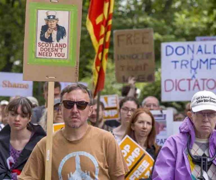 Protestan contra visita de Trump en Escocia; refuerzan seguridad