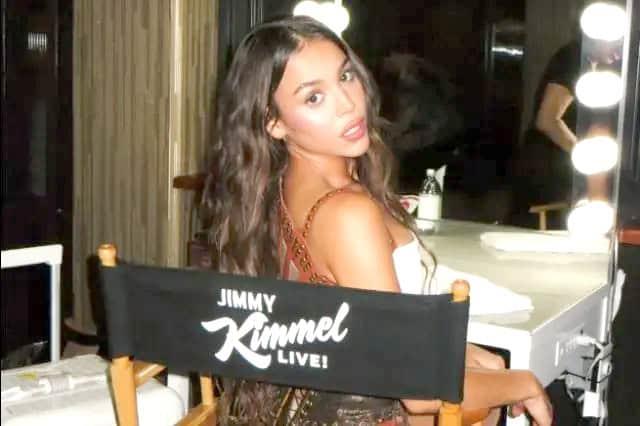 Debuta Danna en programa de Jimmy Kimmel Live