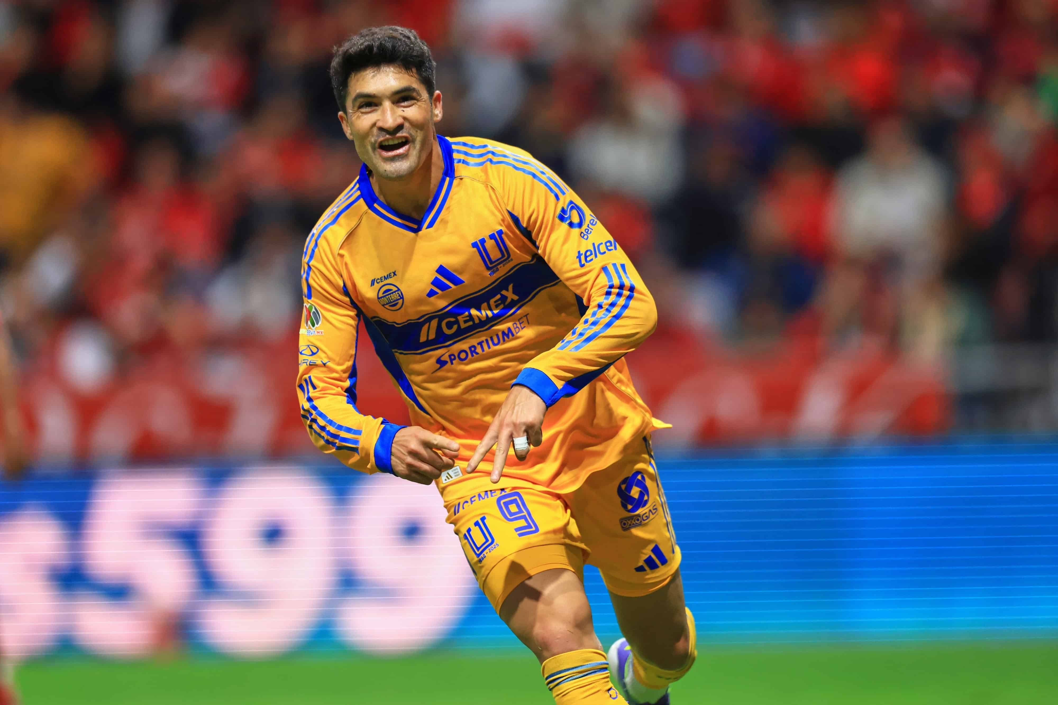 Nicolás Ibáñez anota doblete.