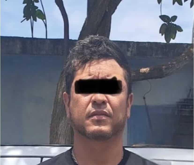 Después de chocar contra una motocicleta y darse a la fuga, el presunto responsable fue detenido por las autoridades, ayer en el municipio de Linares.