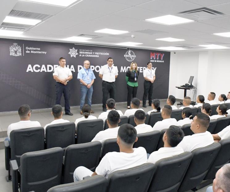 Recluta Academia de Polic&iacute;a regia 206 cadetes