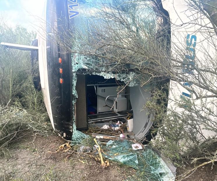 Volcadura de transporte deja 10 heridos en Carretera a Colombia