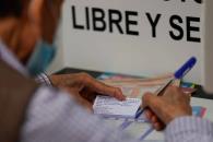 Califica de contradictorias resoluciones de INE sobre acordeones