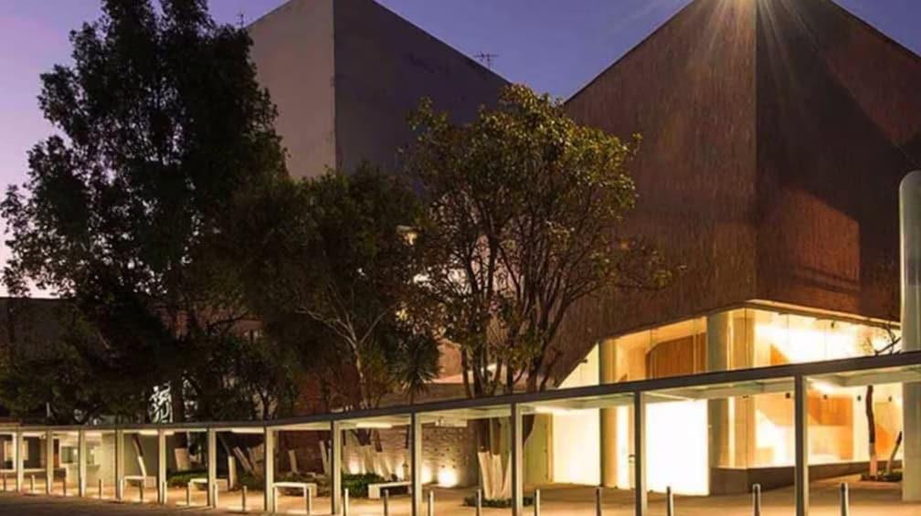 Respaldan a trabajadores del Centro Cultural del Bosque; exigen pago Respaldan a trabajadores del Centro Cultural del Bosque; exigen pago