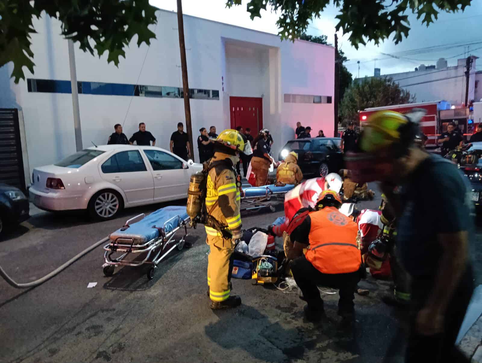 Dos menores sin vida y un lesionados, dejó un incendio registrado ayer en la zona centro del municipio de San Pedro Garza García.