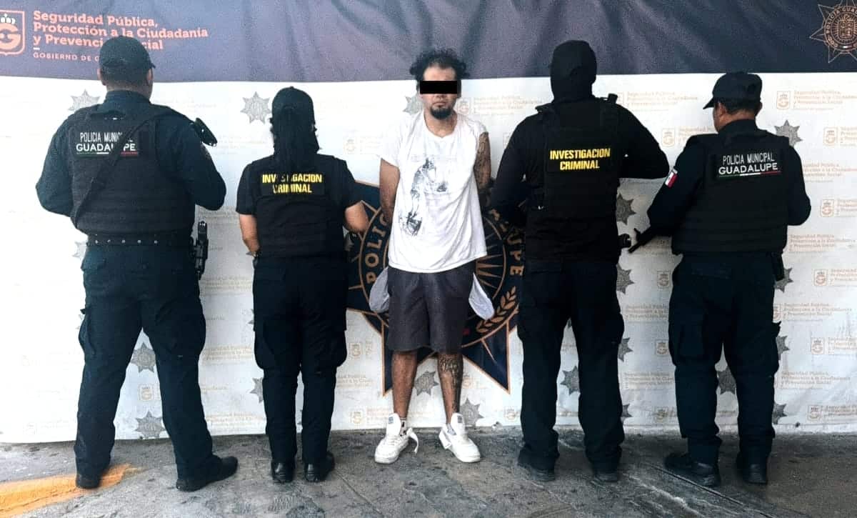 El presunto responsable de un asalto a una tienda de abarrotes el domingo en la Colonia 20 de e Noviembre, fue detenido por elementos de la policía municipal de Guadalupe.
