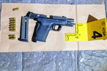 Aseguran armas y droga tras cateo a casa de agresor