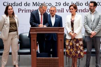 Asignan construcci&oacute;n de las primeras 100 mil casas