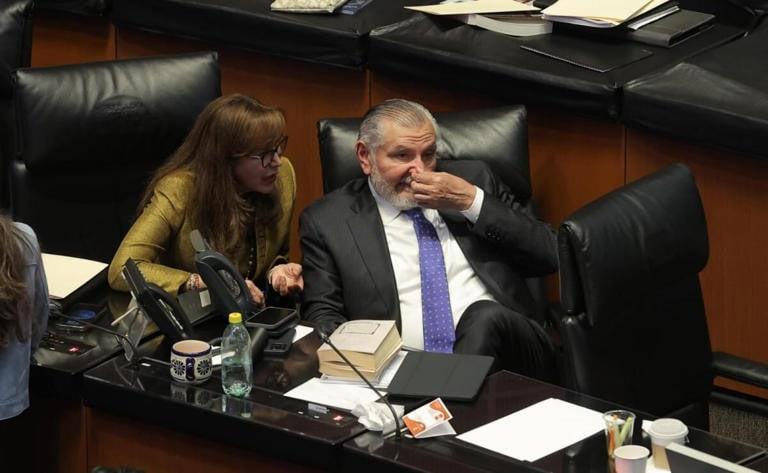 Bloquean morenistas debate político y arropan a Adán Augusto