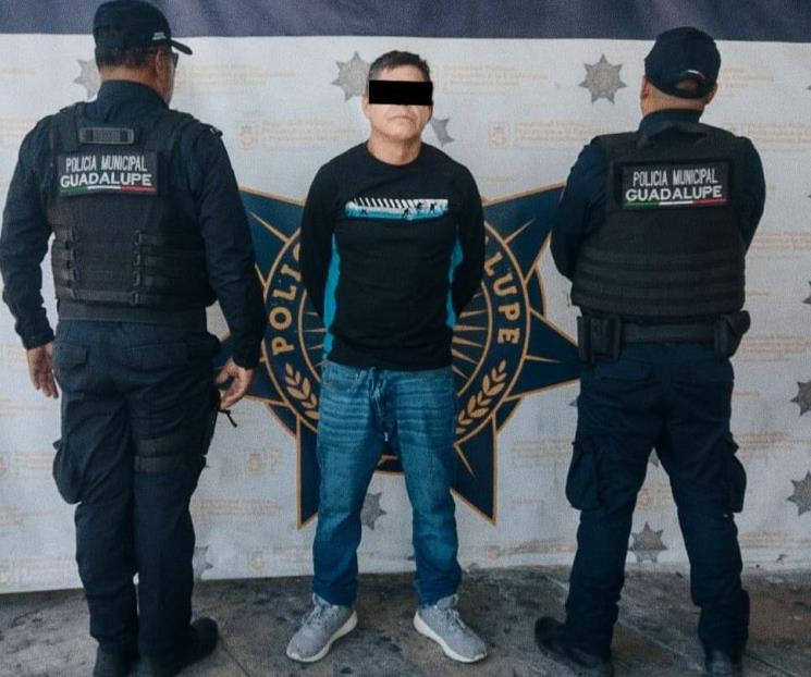Realiza tocamientos a menor Realiza tocamientos a menor