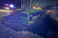 Cae ruta urbana a canalón y deja 16 heridos en García Cae ruta urbana a canalón y deja 16 heridos en García